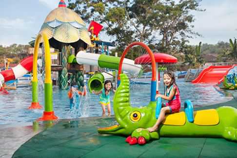 kolam renang predator fun park