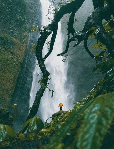 air terjun kabut pelangi