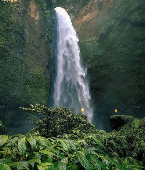 air terjun kabut pelangi