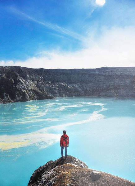danau asam kawah ijen