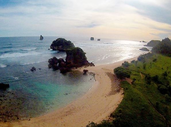 pantai watu leter