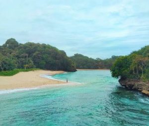 pantai kedung celeng
