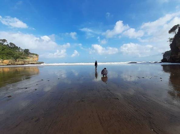 pantai kondang bandung malang