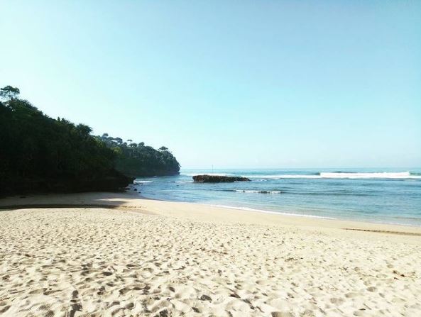 pantai kondang buntung malang