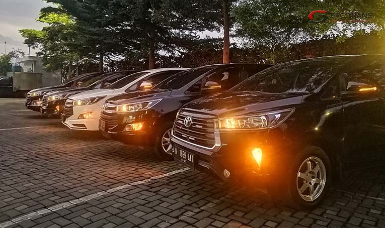 macam macam mobil innova